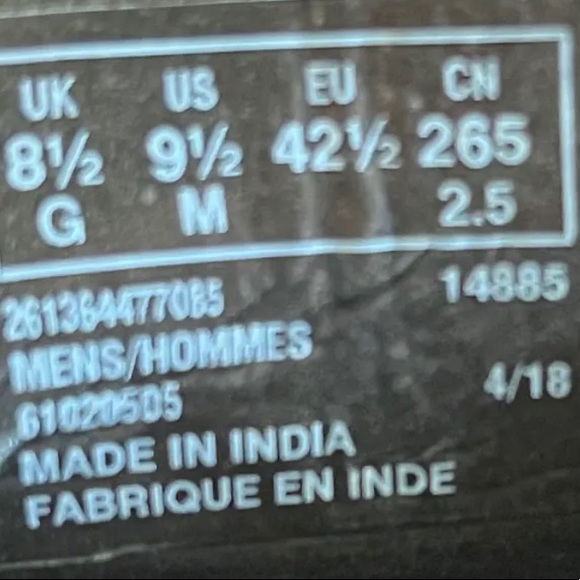 Clarck shoes (never used) in blue suede (size 9 1/2 MEN) - Picture 6 of 6